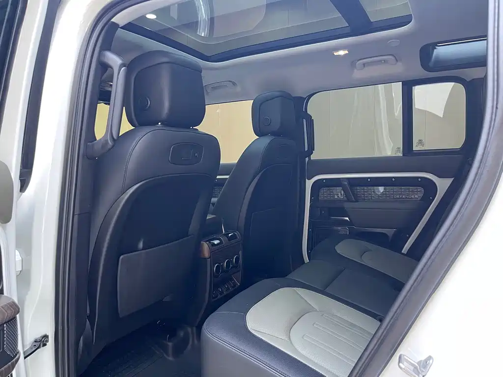 Land Rover Defender 2022 — фото 13