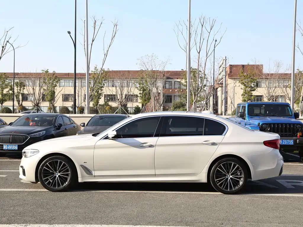 BMW 5 Series 2020 — фото 17