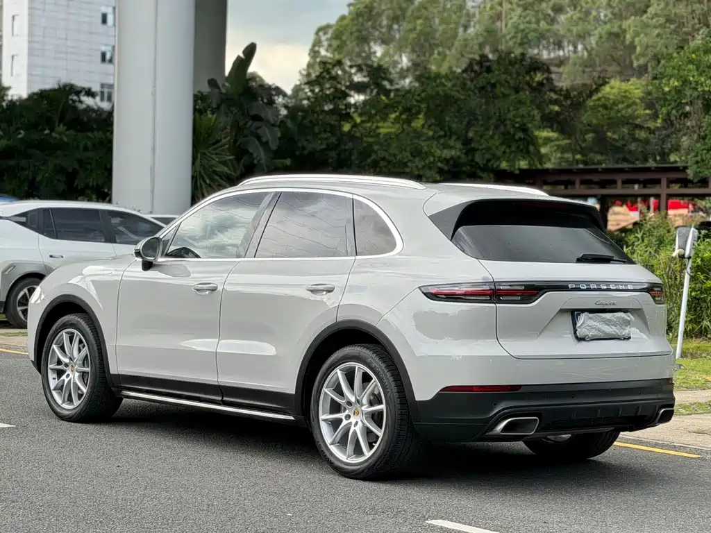 Porsche Cayenne 2018 — фото 13