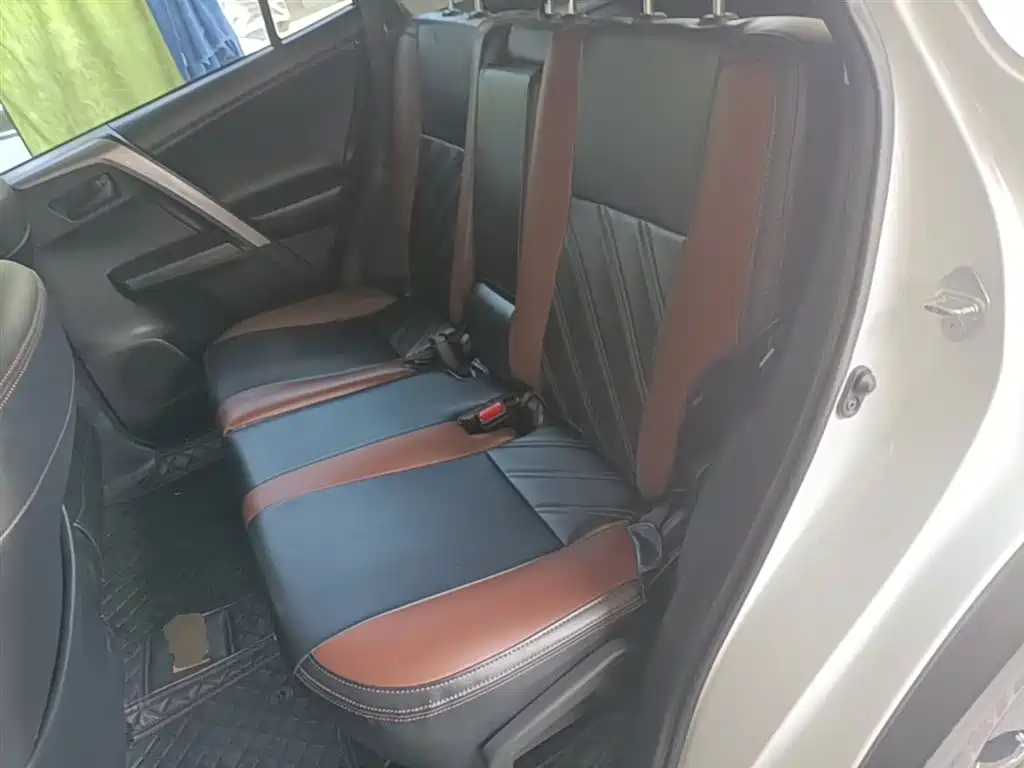 Toyota RAV4 2019 — фото 17