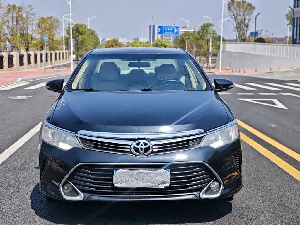 Toyota Camry 2017 — фото 2