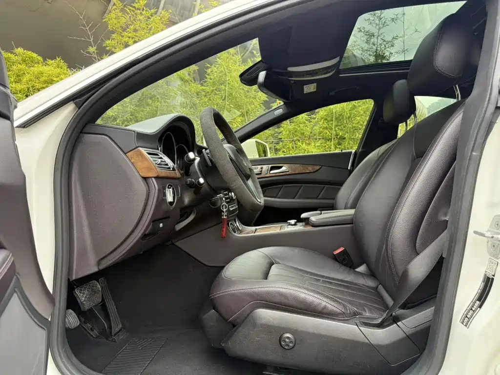 Mercedes-Benz CLS 2015 — фото 16