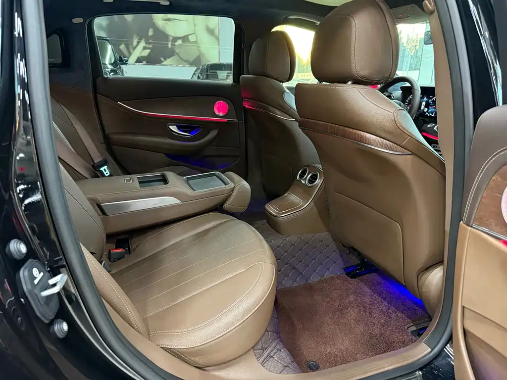 Mercedes-Benz E-Class 2023 — фото 15