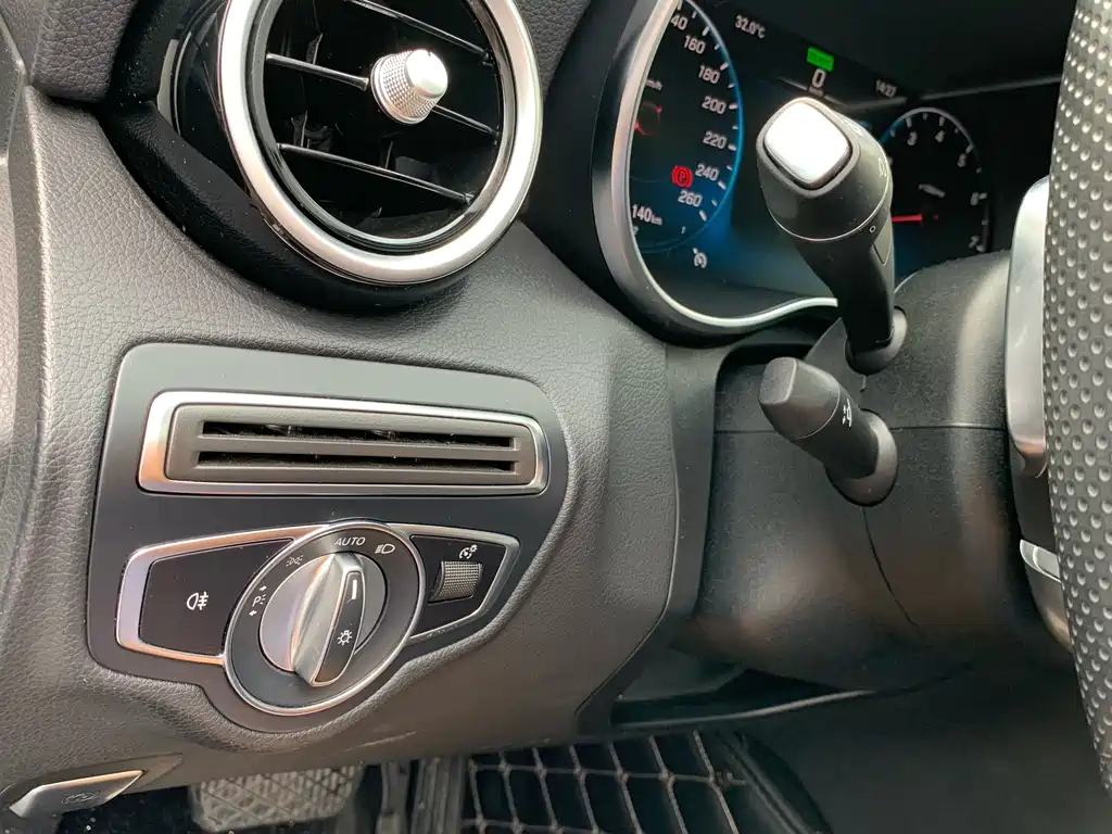 Mercedes-Benz C-Class 2020 — фото 23