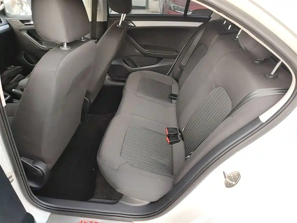 Volkswagen Jetta 2015 — фото 17
