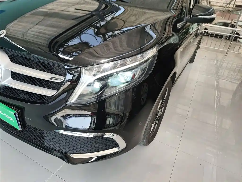 Mercedes-Benz V-Class 2024 — фото 18