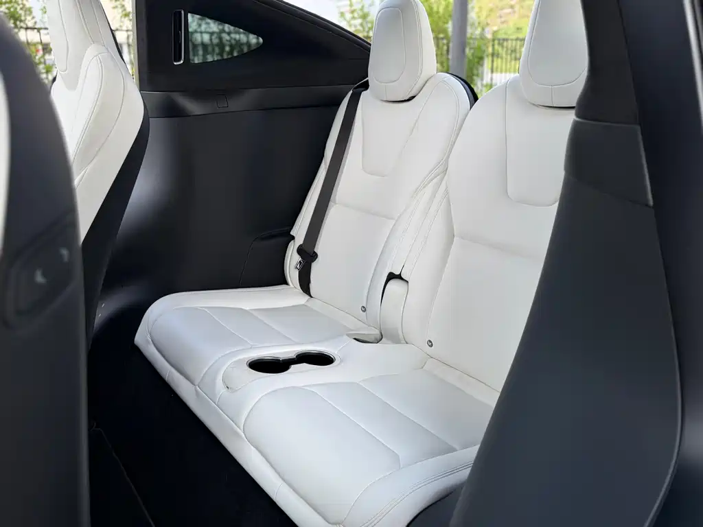 Tesla Model X 2017 — фото 16