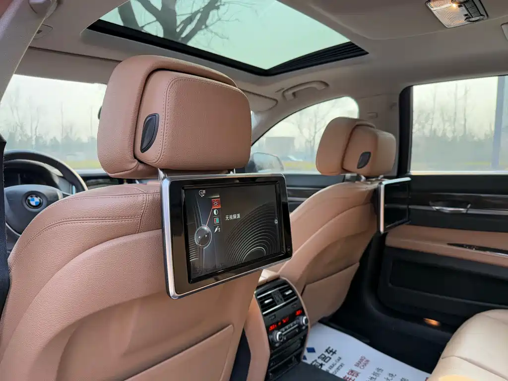 BMW 7 Series 2015 — фото 18