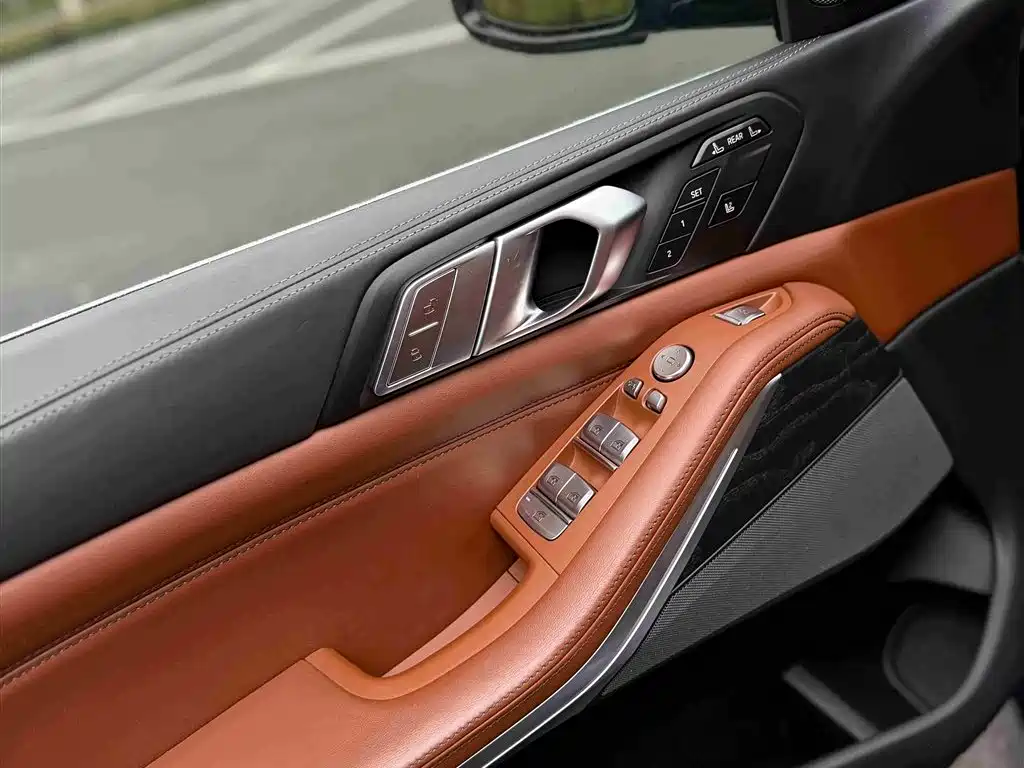 BMW X7 2021 — фото 19