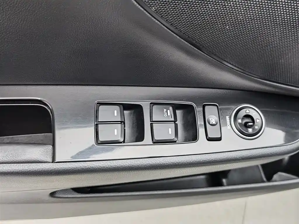 Hyundai Mistra 2015 — фото 9