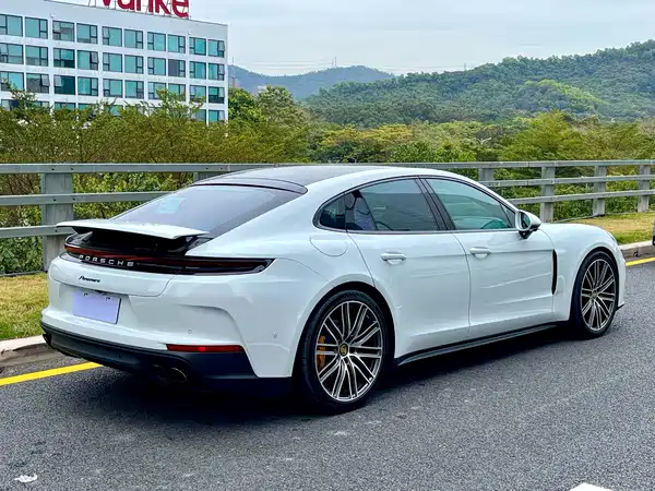 Porsche Panamera 2024