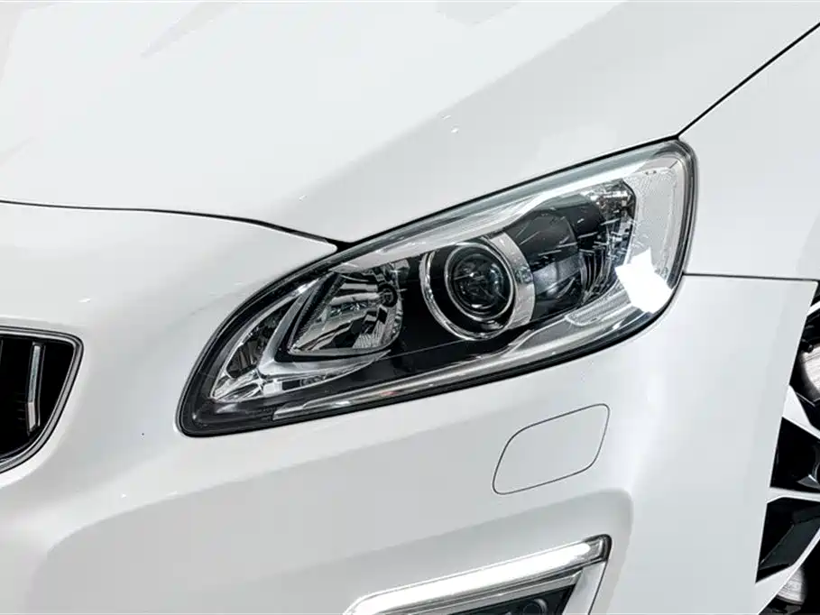 Volvo S60 2018 — фото 4