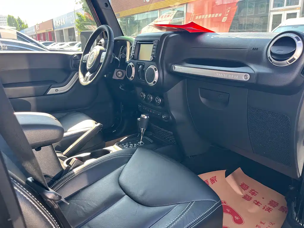 Jeep Wrangler 2015 — фото 6