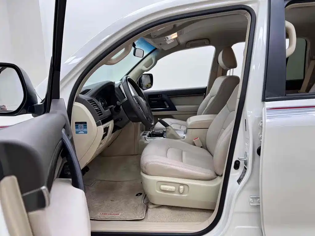 Toyota Land Cruiser 2020 — фото 11