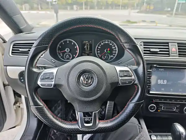 Volkswagen Sagitar 2013