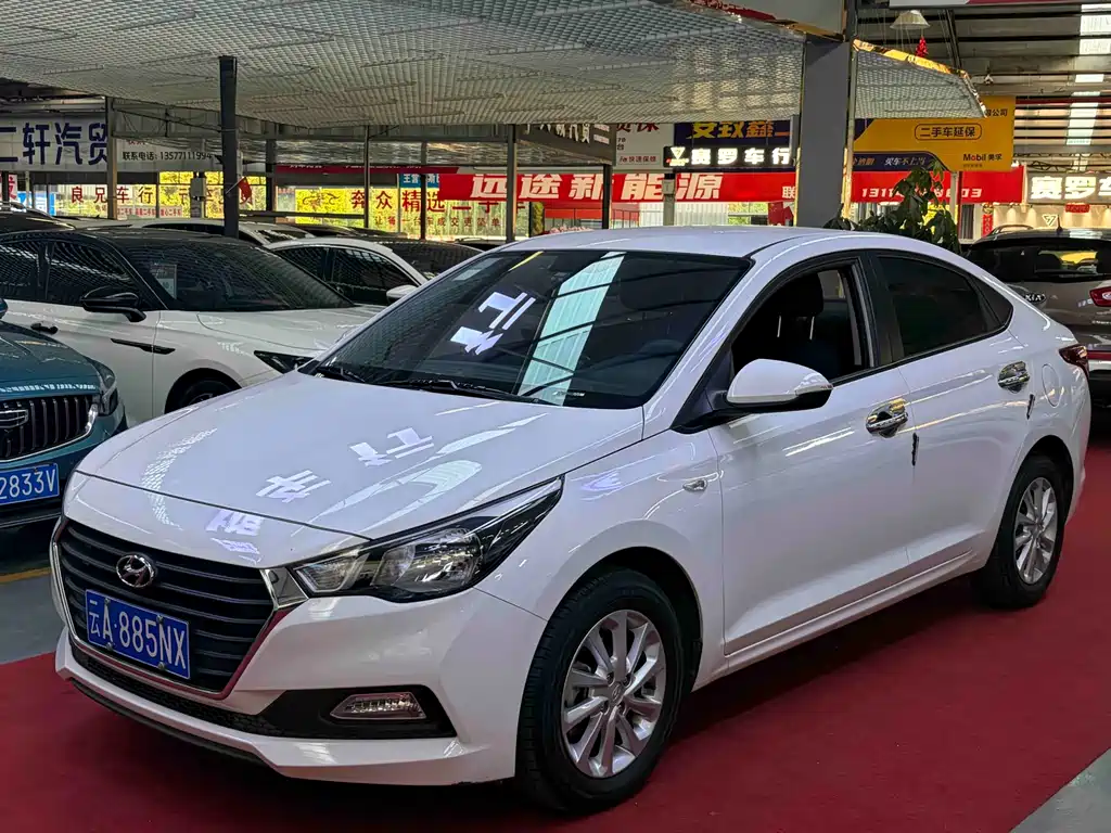 Hyundai Verna 2018 — фото 1