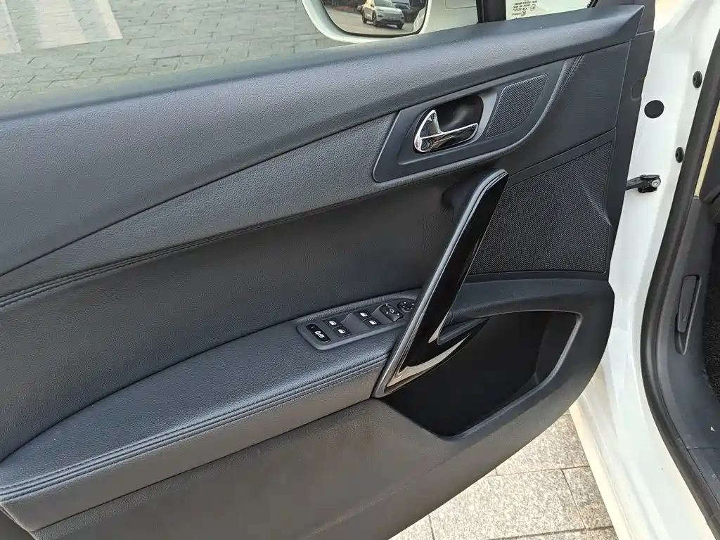Peugeot 508 2016 — фото 10