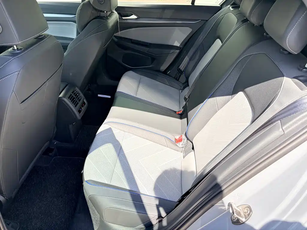 Volkswagen Golf 2025