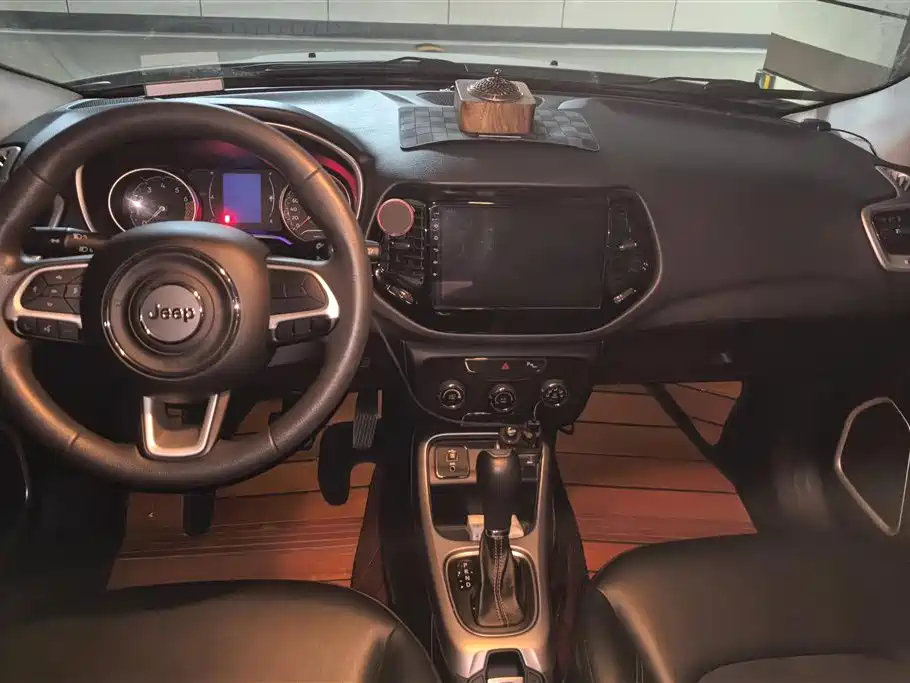 Jeep Compass 2019 — фото 12