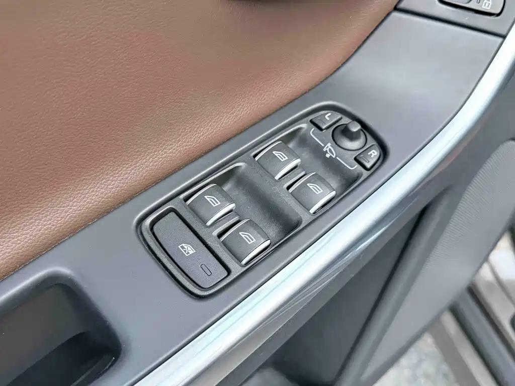Volvo XC60 2015 — фото 9
