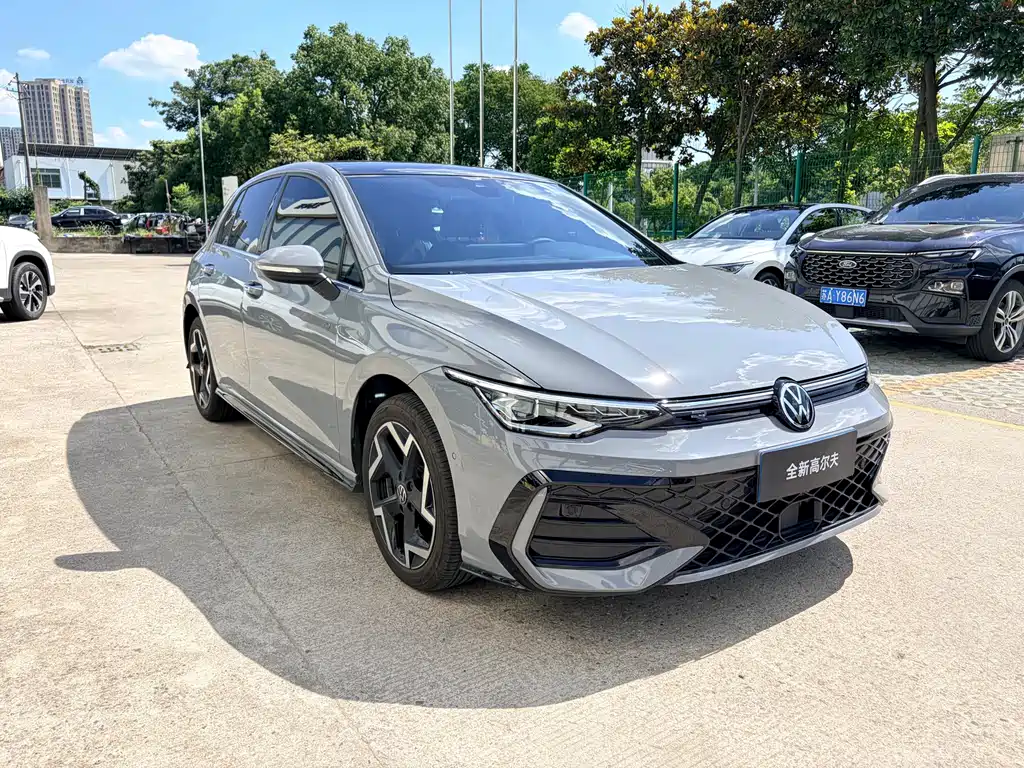 Volkswagen Golf 2025