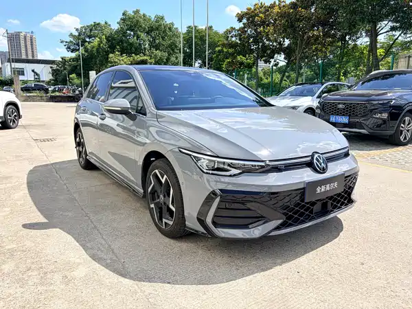 Volkswagen Golf 2025