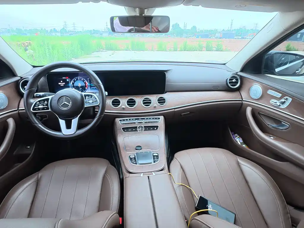 Mercedes-Benz E-Class 2019 — фото 12