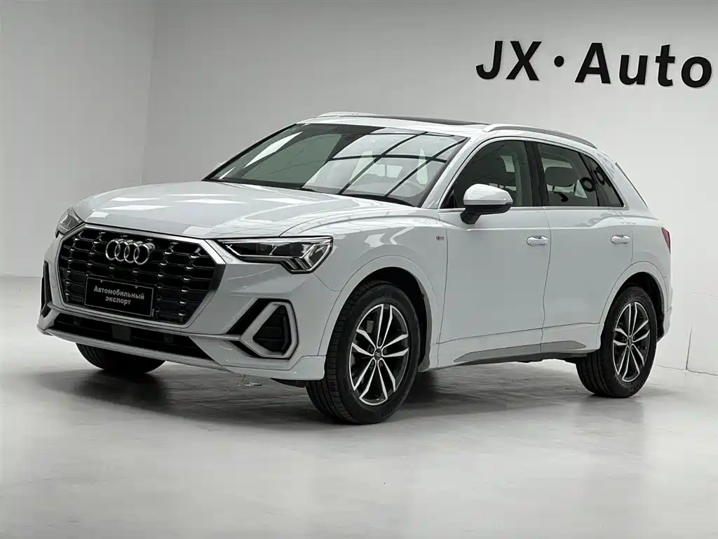 Audi Q3 2021 — фото 1