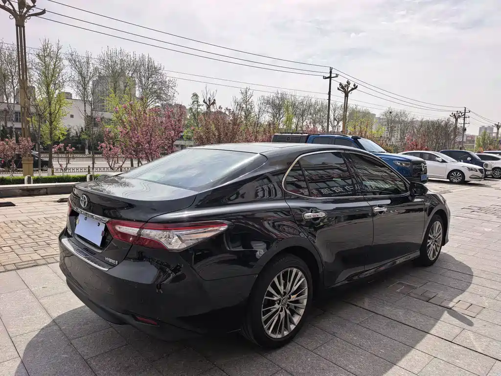 Toyota Camry 2019 — фото 9
