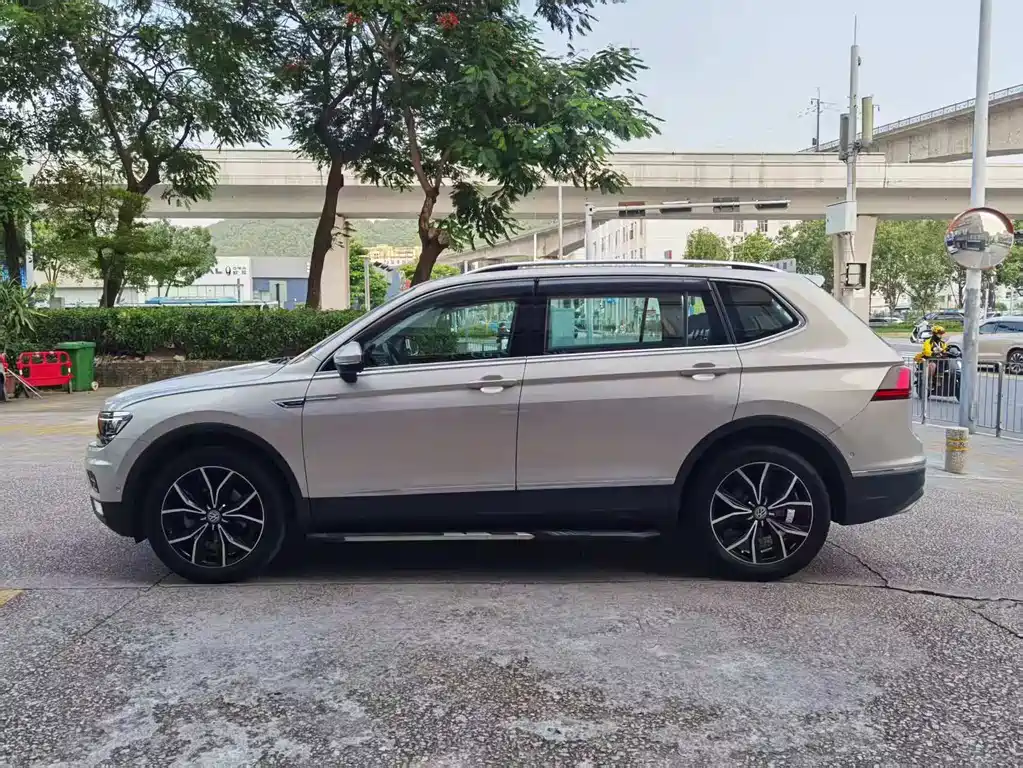 Volkswagen Tiguan L 2017 — фото 17