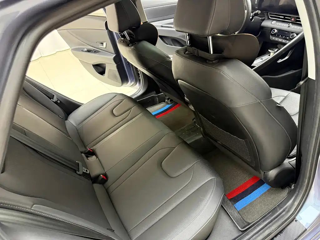Hyundai Elantra 2023 — фото 17