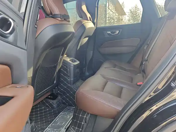 Volvo XC60 Plug-In Hybrid 2025