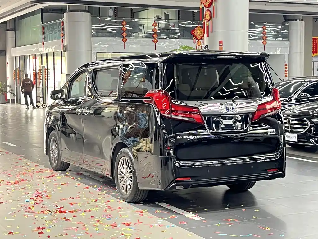 Toyota Alphard 2021 — фото 10