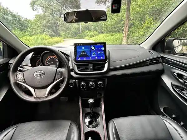 Toyota Yaris L 2022