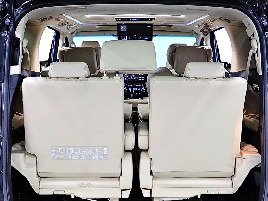 Toyota Alphard 2022 — фото 19