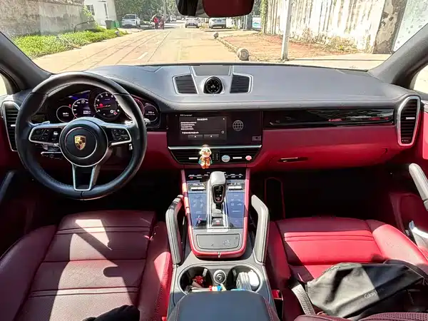 Porsche Cayenne 2022