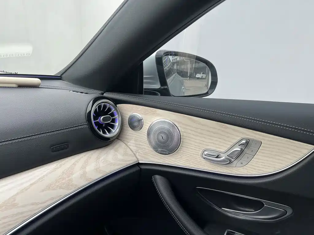 Mercedes-Benz E-Class 2017 — фото 13