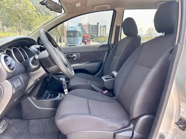 Nissan Livina 2010
