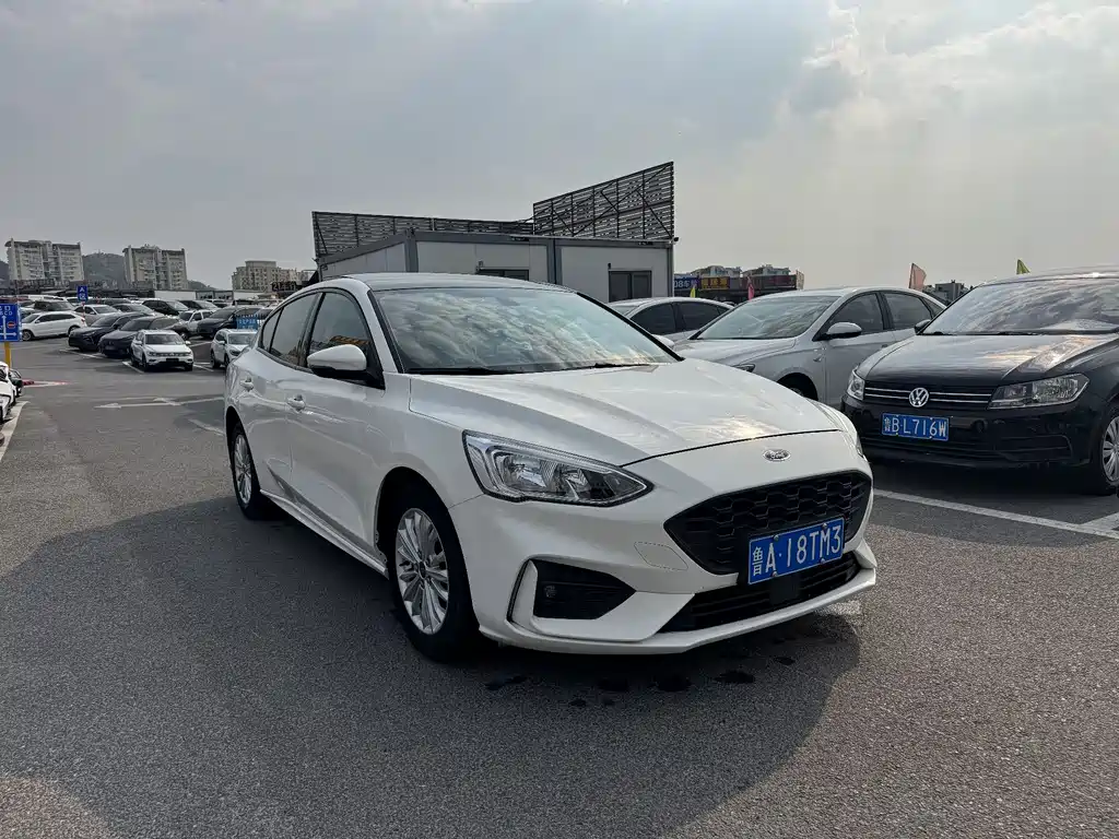 Ford Focus 2019 — фото 3