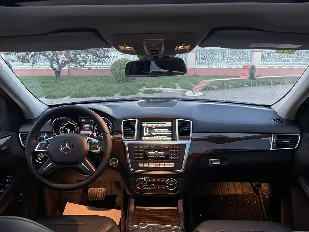 Mercedes-Benz M-Class 2015 — фото 11