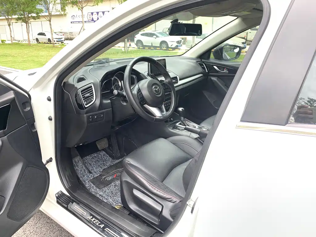 Mazda 3 Axela 2016