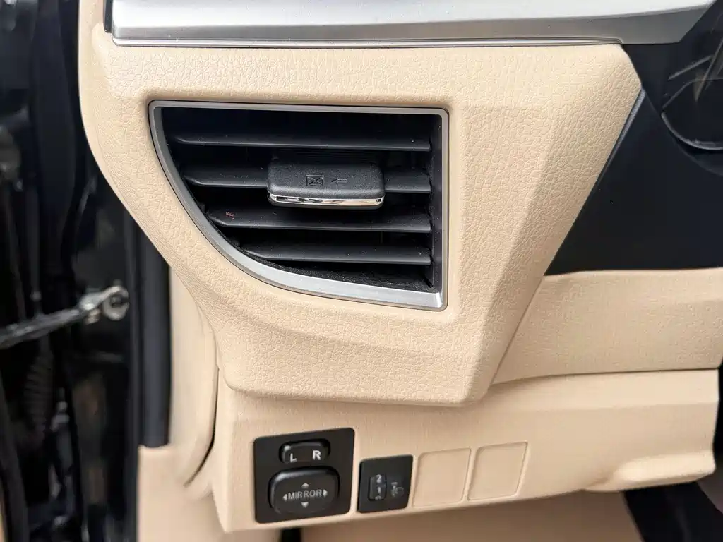 Toyota Corolla 2015 — фото 17