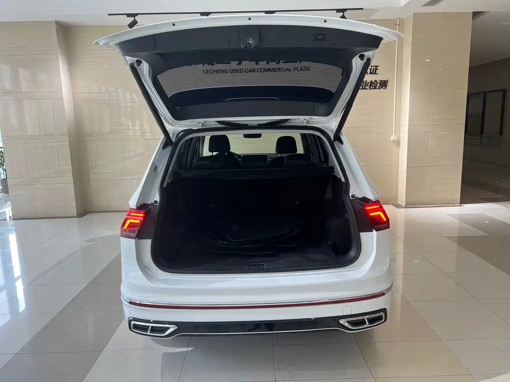 Volkswagen Tiguan L 2024 — фото 18