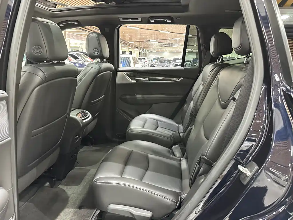 Cadillac XT6 2021 — фото 13