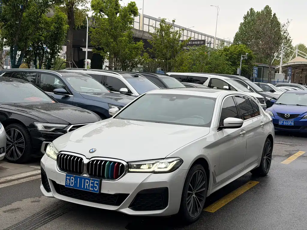 BMW 5 Series 2022 — фото 1