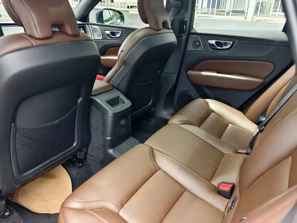 Volvo XC60 Plug-In Hybrid 2024 — фото 11