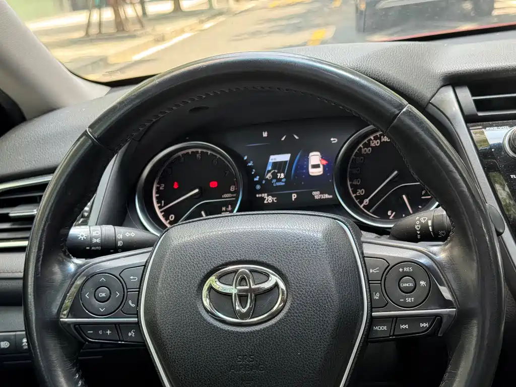 Toyota Camry 2018 — фото 10