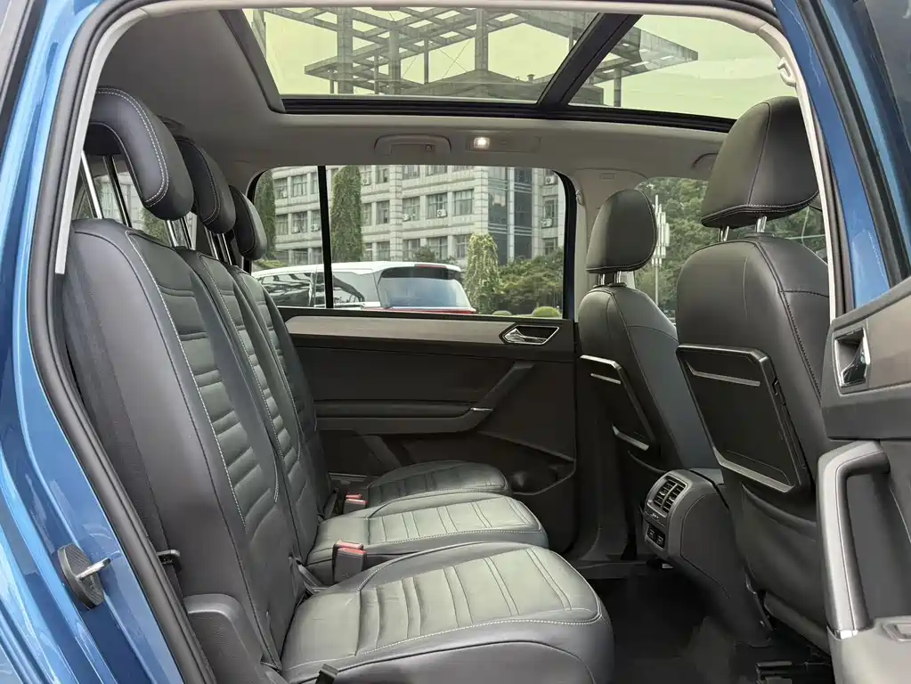 Volkswagen Touran 2017 — фото 13