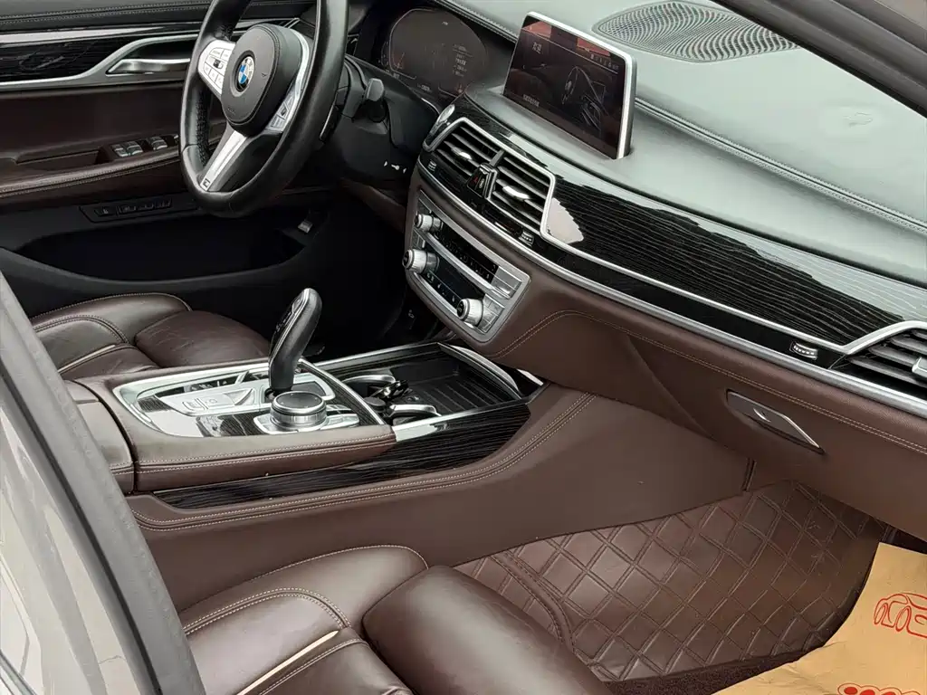 BMW 7 Series 2020 — фото 9