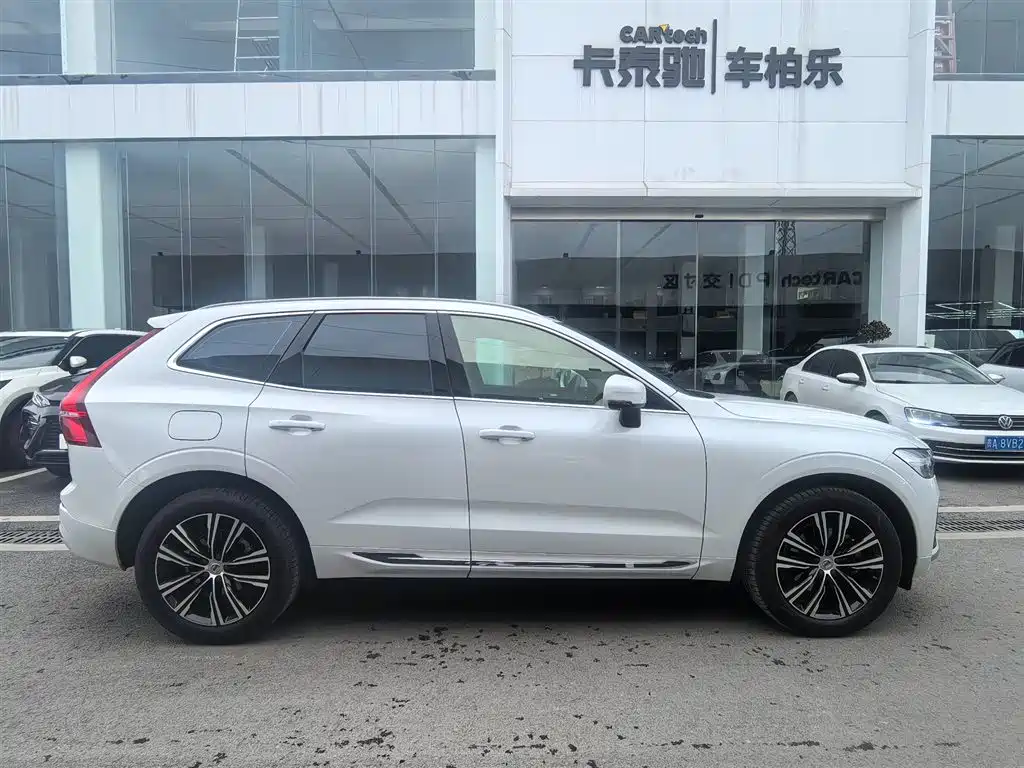 Volvo XC60 2022 — фото 7